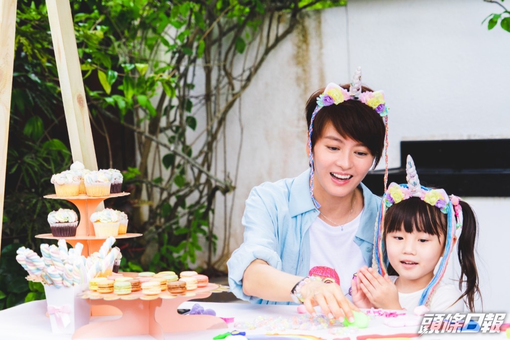 梁詠琪做了媽咪後，坦言自己也是學習中的家長。